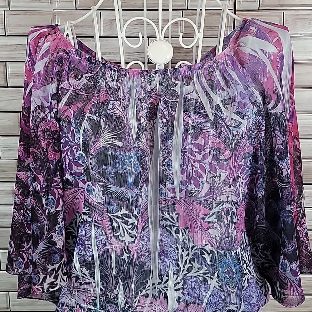 One World top  Size S - Picture 2 of 11